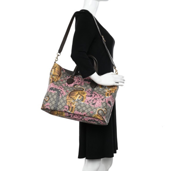 GUCCI 
Soft GG Supreme Monogram Bengal Medium Crossbody Tote Beige Pink - Picture 4 of 12